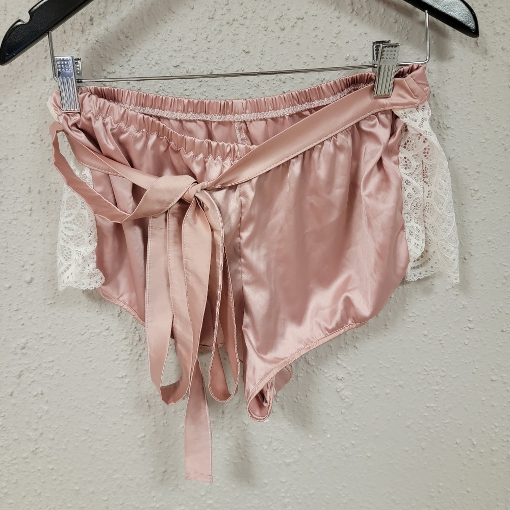🤍 EUC Women's Pink Satiny Sleep Shorts Size 2X